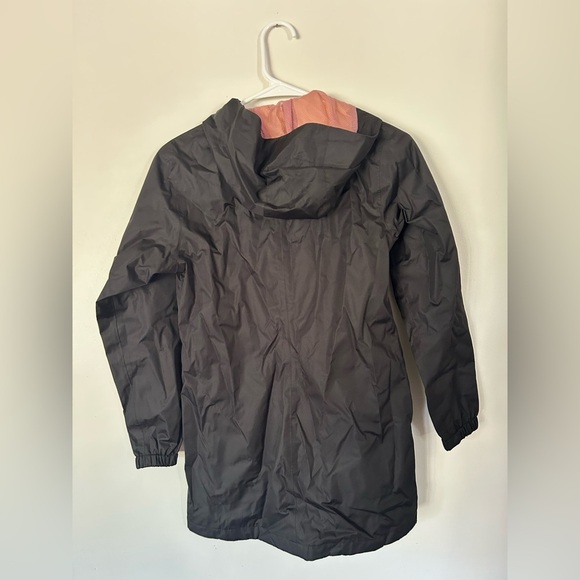 NWOT MEC Youth Black Rain Jacket with Pink Mesh Lining Size 12 - Picture 8 of 8